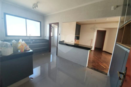 Apartamento Cobertura, no Condomínio Porto Sol.