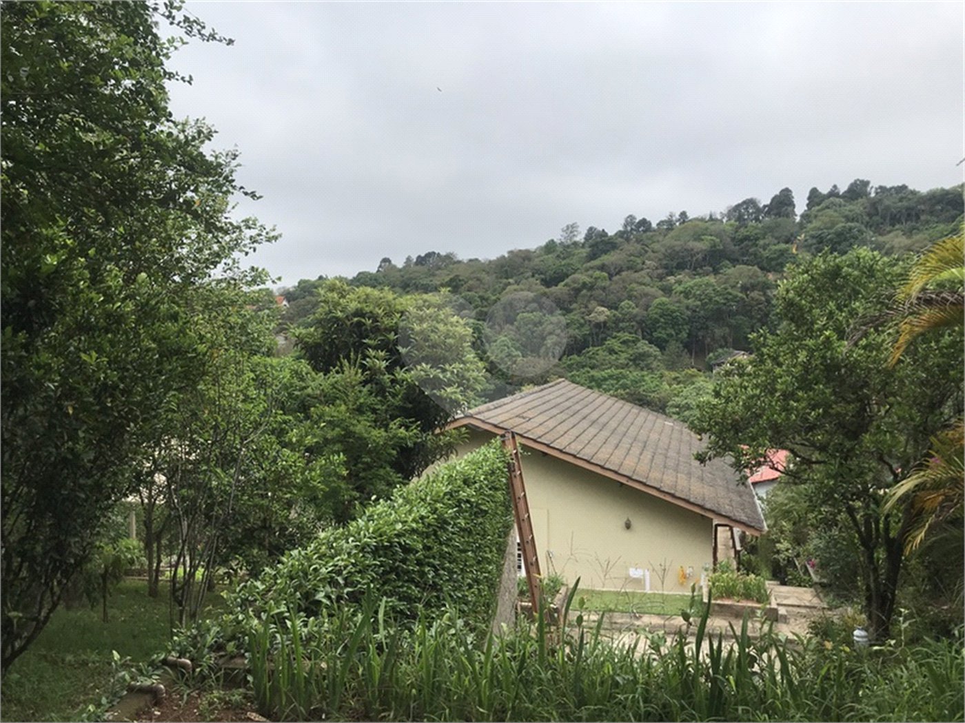 Sobrado à venda com 3 suítes em Serra da Cantareira, Mairiporã, SP