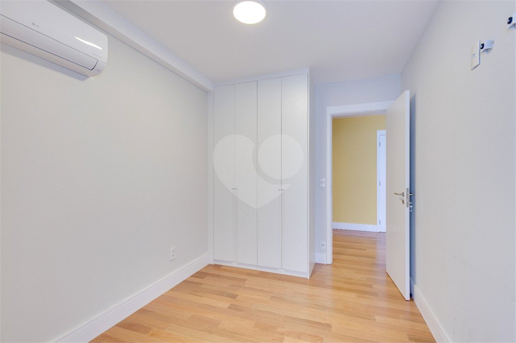 Apartamento à venda com 3 quartos, sendo 2 suítes, em Santo Amaro, São Paulo, SP