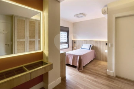 Apartamento à venda com 3 quartos, sendo 1 suíte, em Vila Olímpia, São Paulo, SP