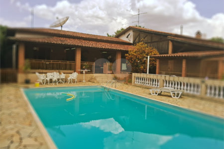 Casa à venda com 3 quartos, sendo 1 suíte, no condomínio Acmti - Colinas do Mosteiro, Terras de Itaici e Recanto dos Pássaros, Indaiatuba - SP