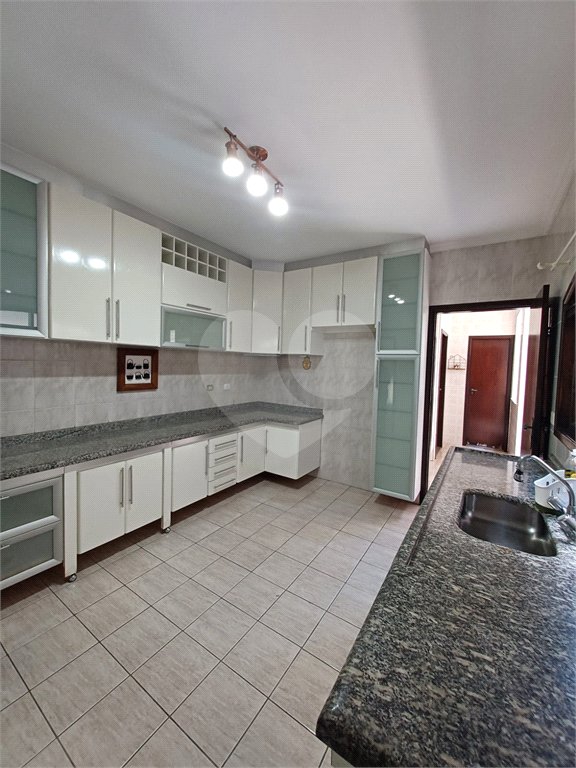Sobrado à venda com 3 quartos, sendo 1 suíte,  em Jardim Pinheiros, São Paulo, SP