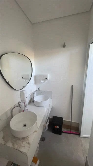 Incrível imóvel comercial com 250 metros de área construída com 5 salas e 2 cozinhas com 5 vags no caxingui