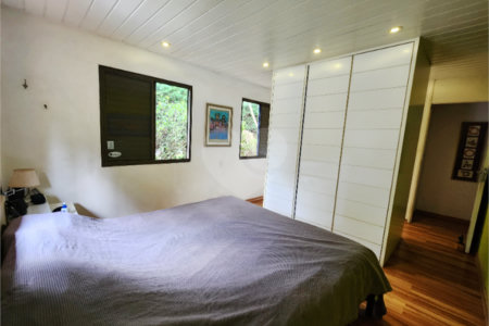 Casa à venda com 4 quartos, sendo 2 suítes,  no condomínio Vila Nova de Gaia, São Paulo - SP