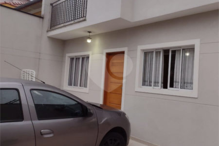 Sobrado à venda com 2 suítes em Vila Nivi, São Paulo, SP