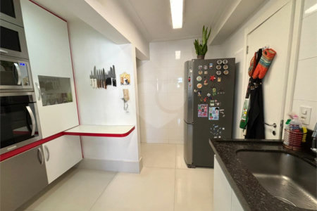 Apartamento à venda com 3 quartos, sendo 1 suíte,  em Santo Amaro, São Paulo, SP