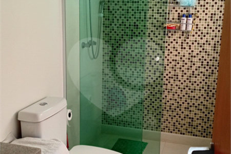 Sobrado à venda com 4 quartos, sendo 2 suítes,  em Vila Gilda, Santo André, SP