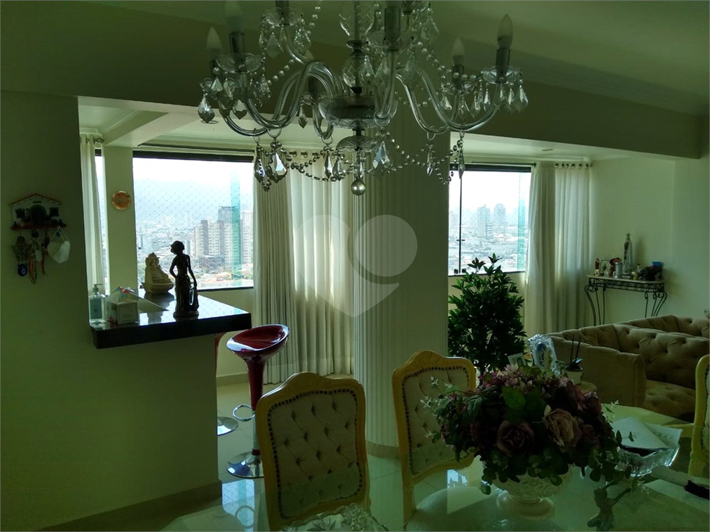 Apartamento à venda com 3 quartos, sendo 1 suíte,  em Vila Vitória, Mogi das Cruzes, SP