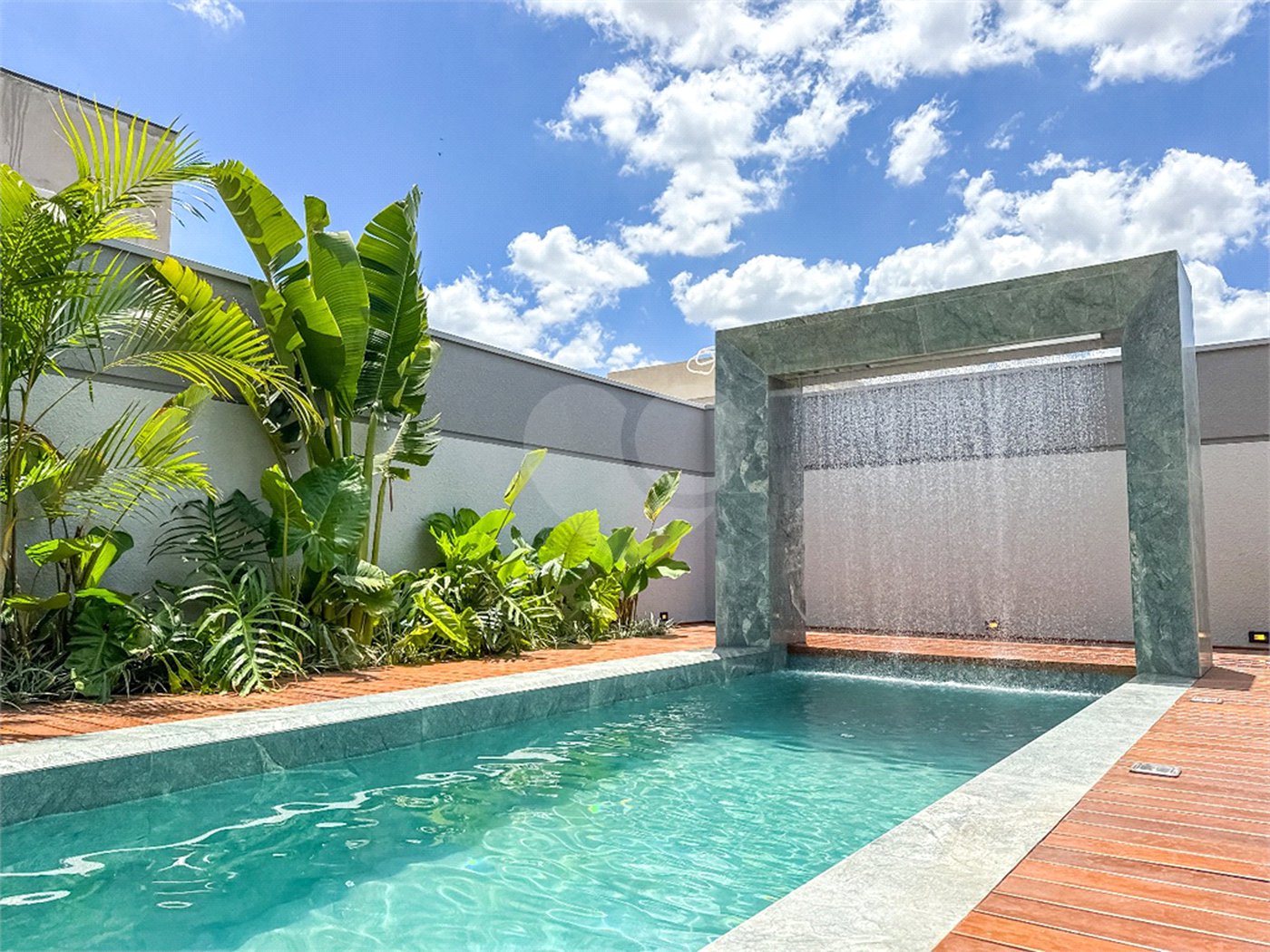 Casa à venda com 3 suítes no condomínio Villa dos Pinheiros, Indaiatuba - SP