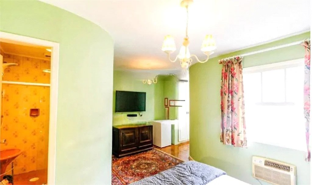Sobrado à venda com 4 quartos, sendo 1 suíte, em Vila Cordeiro, São Paulo, SP