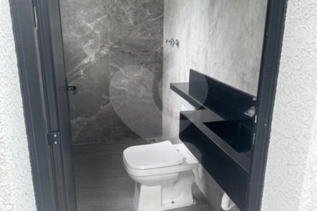 Casa à venda com 4 suítes no condomínio Figueira Garden, Atibaia - SP