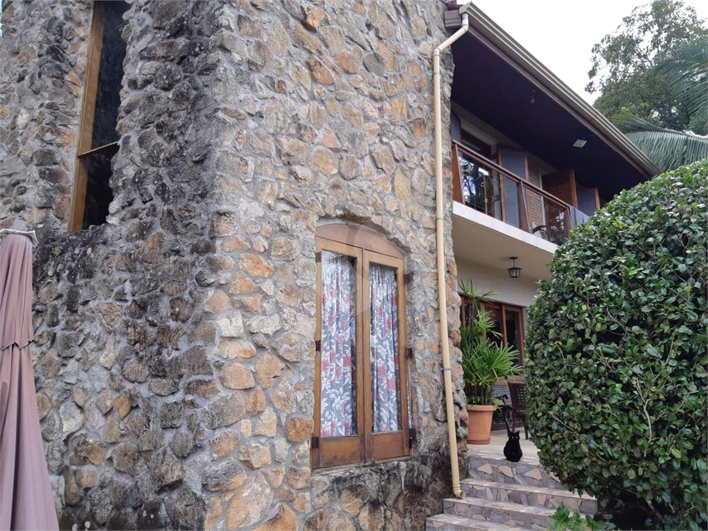 Casa à venda com 4 quartos, sendo 1 suíte, no condomínio Clube da Montanha, Atibaia - SP