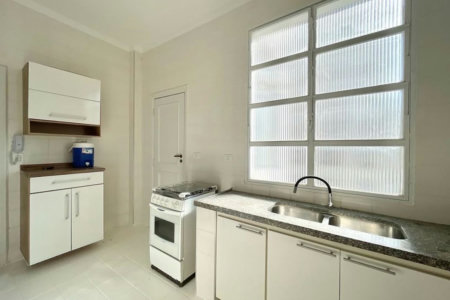 Apartamento Frente Mar com 4 Quartos para Venda ou Locação em Pitangueiras – Guarujá/SP