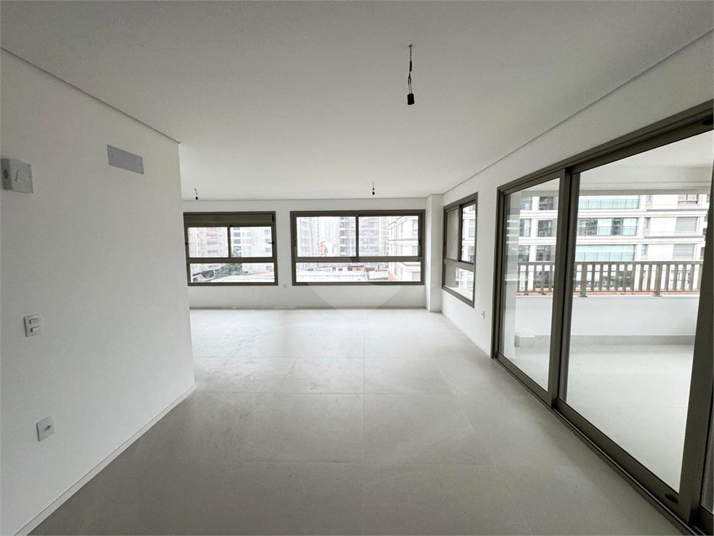 Apartamento à venda com 3 suítes em Moema, São Paulo, SP