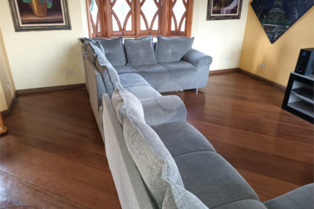 Casa à venda com 4 quartos, sendo 3 suítes, no condomínio Arujá 5, Arujá - SP
