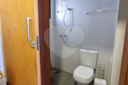 Casa à venda com 3 suítes no condomínio Campo de Toscana, Vinhedo - SP