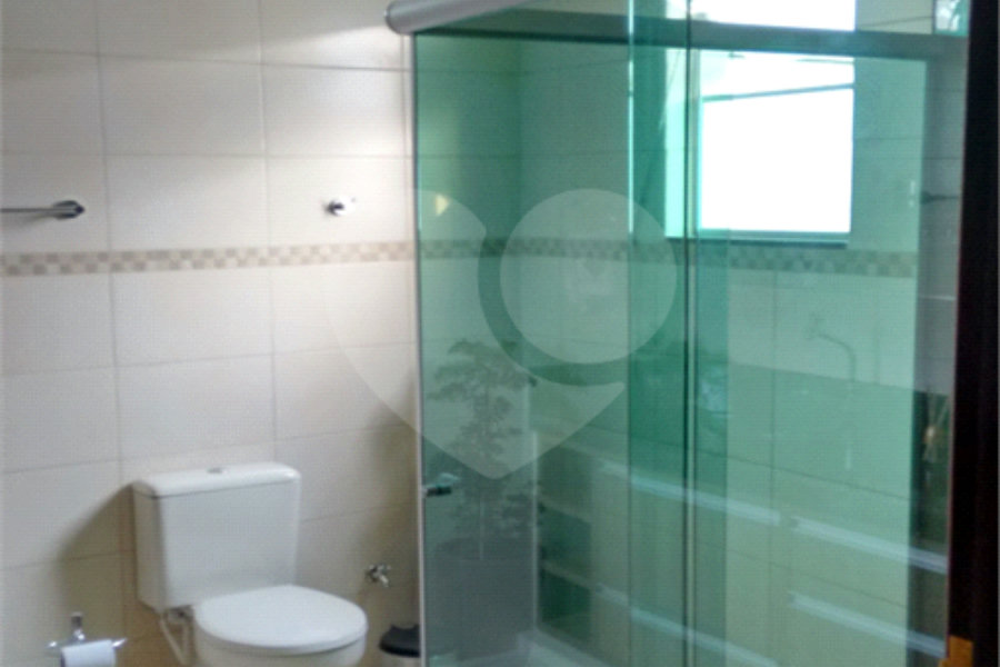 Casa à venda com 4 quartos, sendo 1 suíte, no condomínio Travessa Jacob,38, São Paulo - SP