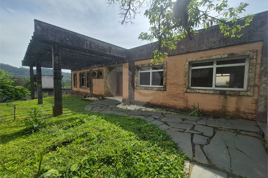 Casa à venda com 3 quartos, sendo 1 suíte, no condomínio Alpes da Cantareira, Mairiporã - SP