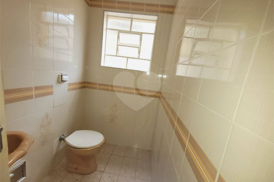 Casa à venda com 3 quartos, sendo 1 suíte, em Parque Maria Domitila, São Paulo, SP