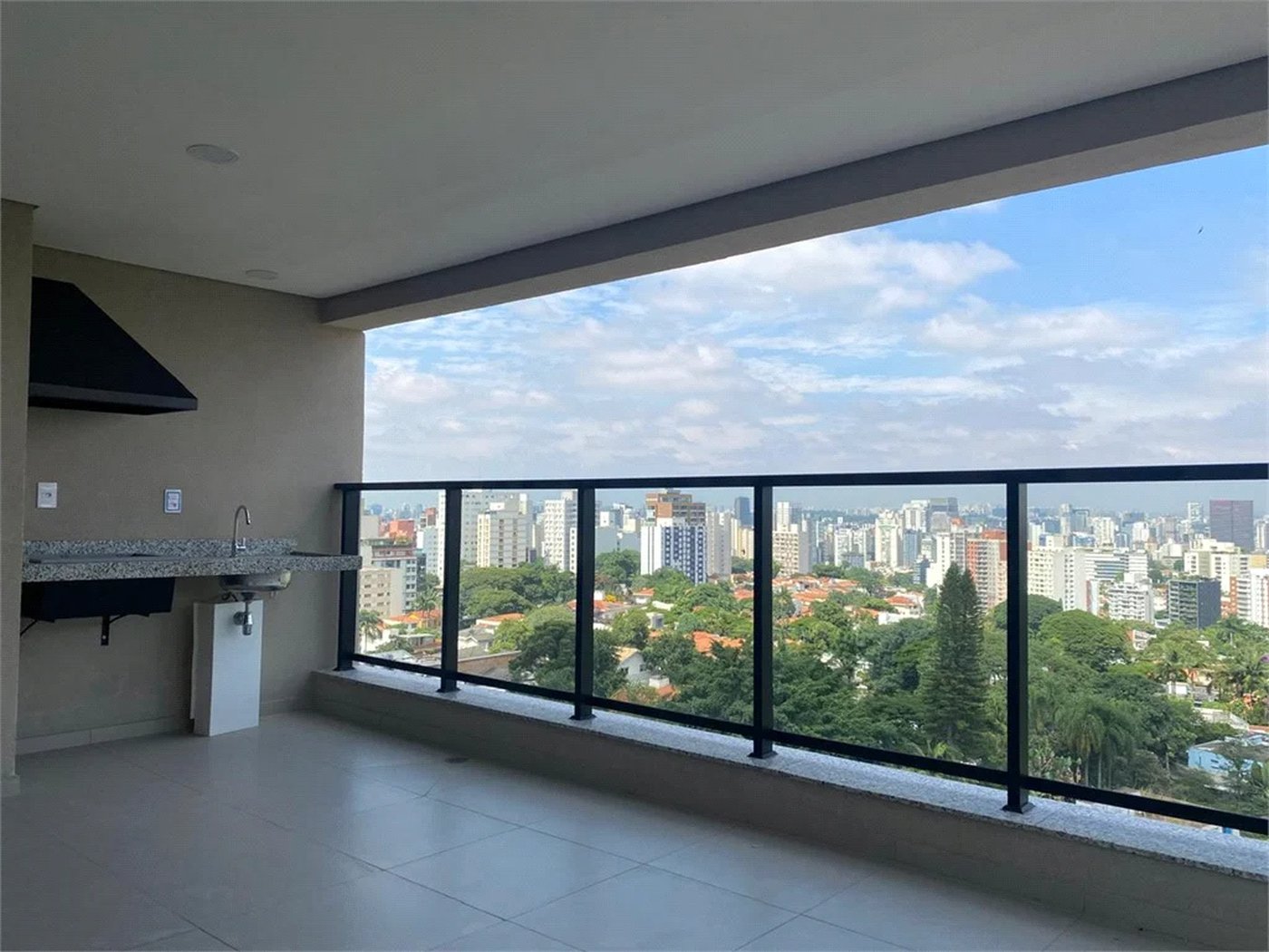 Apartamento à venda com 4 quartos, sendo 2 suítes,  em Pinheiros, São Paulo, SP