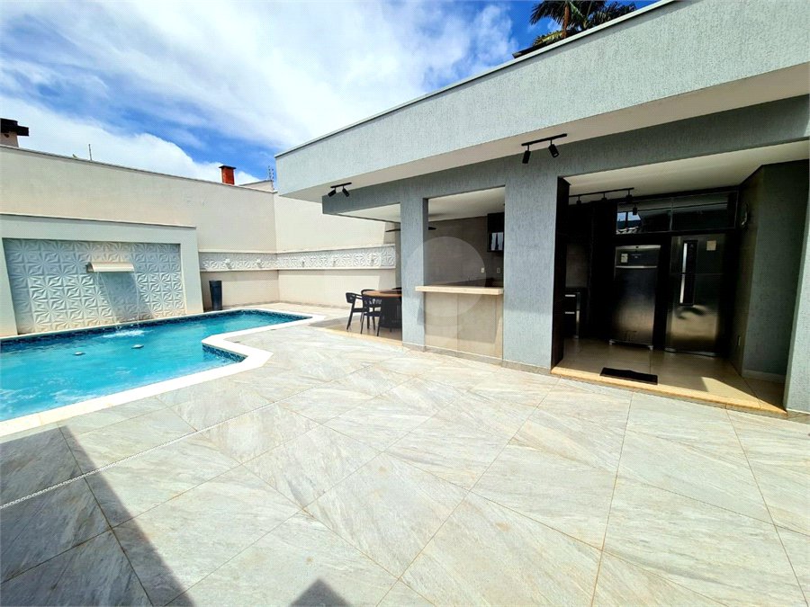 Casa à venda com 5 quartos, sendo 2 suítes, em Jardim das Roseiras, Araraquara, SP