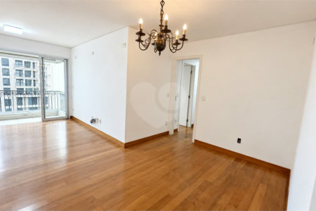 Apartamento à venda com 3 quartos, sendo 1 suíte, em Jardim das Acácias, São Paulo, SP