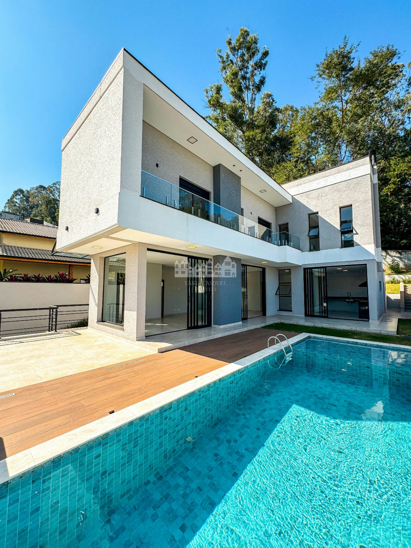 Casa à venda com 3 quartos, sendo 3 suítes, no Condomínio Quintas da Boa Vista, Atibaia - SP