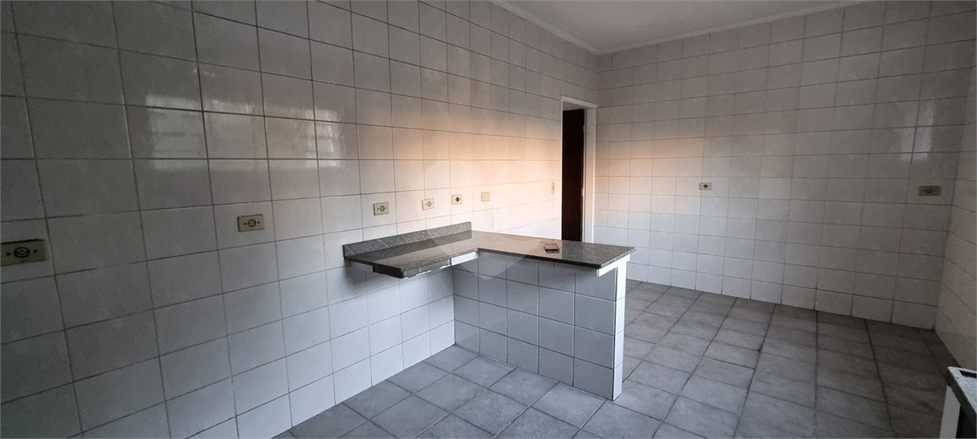 Casa à venda com 3 quartos, sendo 1 suíte,  em Jardim Rosa Maria, São Paulo, SP
