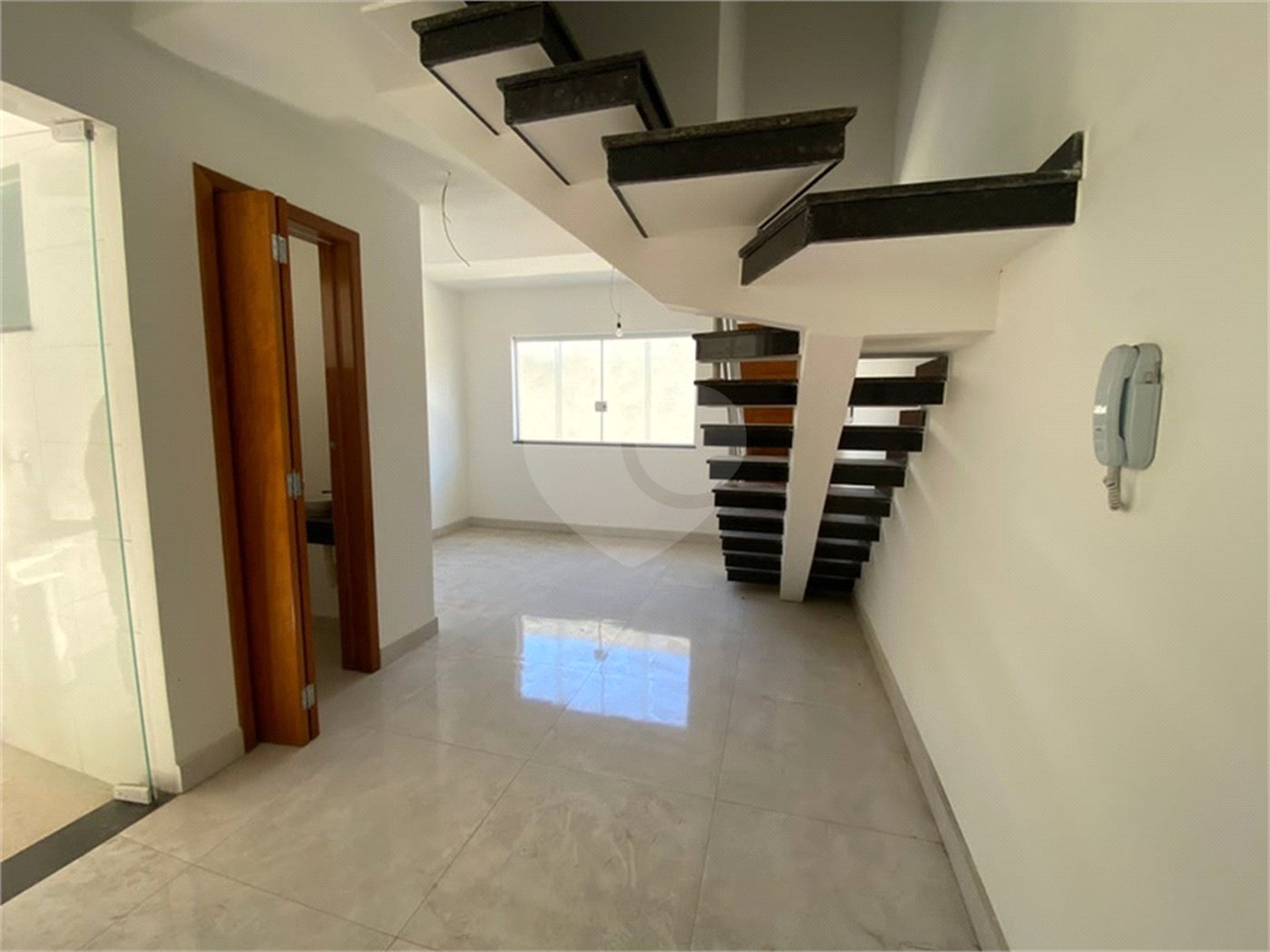 Casa para alugar com 3 quartos, sendo 1 suíte,  no condomínio Villagio DI Maria, São Paulo - SP