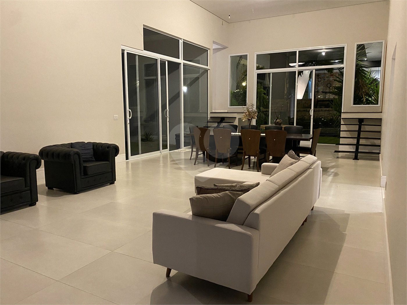 Casa à venda com 3 suítes no condomínio Jardim Primavera, Louveira - SP