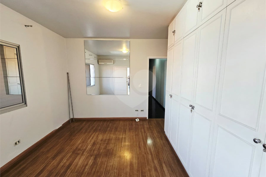 Sobrado à venda com 4 quartos, sendo 1 suíte, em Vila Guilherme, São Paulo, SP