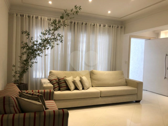 Casa à venda com 3 suítes em Santana, São Paulo, SP