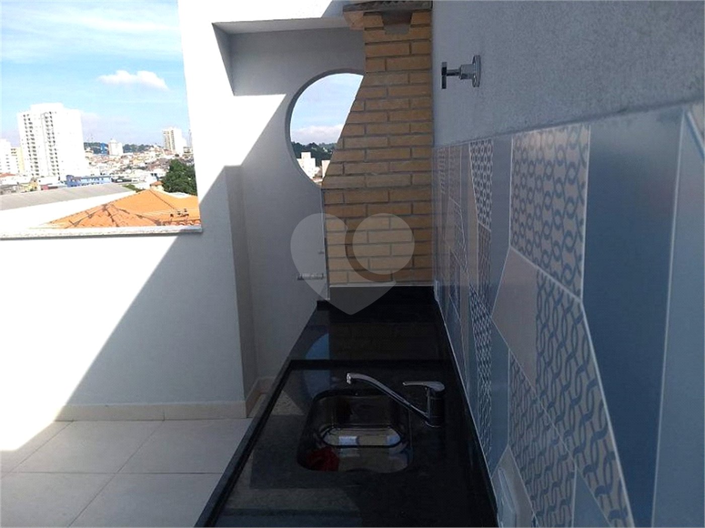 Casa à venda com 3 quartos, sendo 1 suíte, no condomínio Parque Vitória, São Paulo - SP