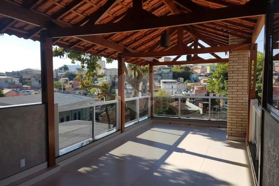 Sobrado à venda com 4 quartos, sendo 2 suítes, em Parque Maria Domitila, São Paulo, SP