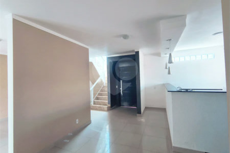 Casa com Suíte Master, Closet, Piscina e Espaço Gourmet Próxima ao Parque Ecológico- 03 quartos -com quintal