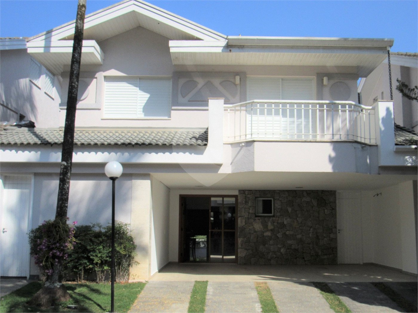 Casa à venda com 4 suítes no condomínio Ville de Marseille, São Paulo - SP