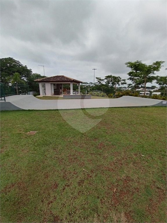 Casa à venda com 4 quartos, sendo 2 suítes, no condomínio Residencial Parque Esplanada, Votorantim - SP