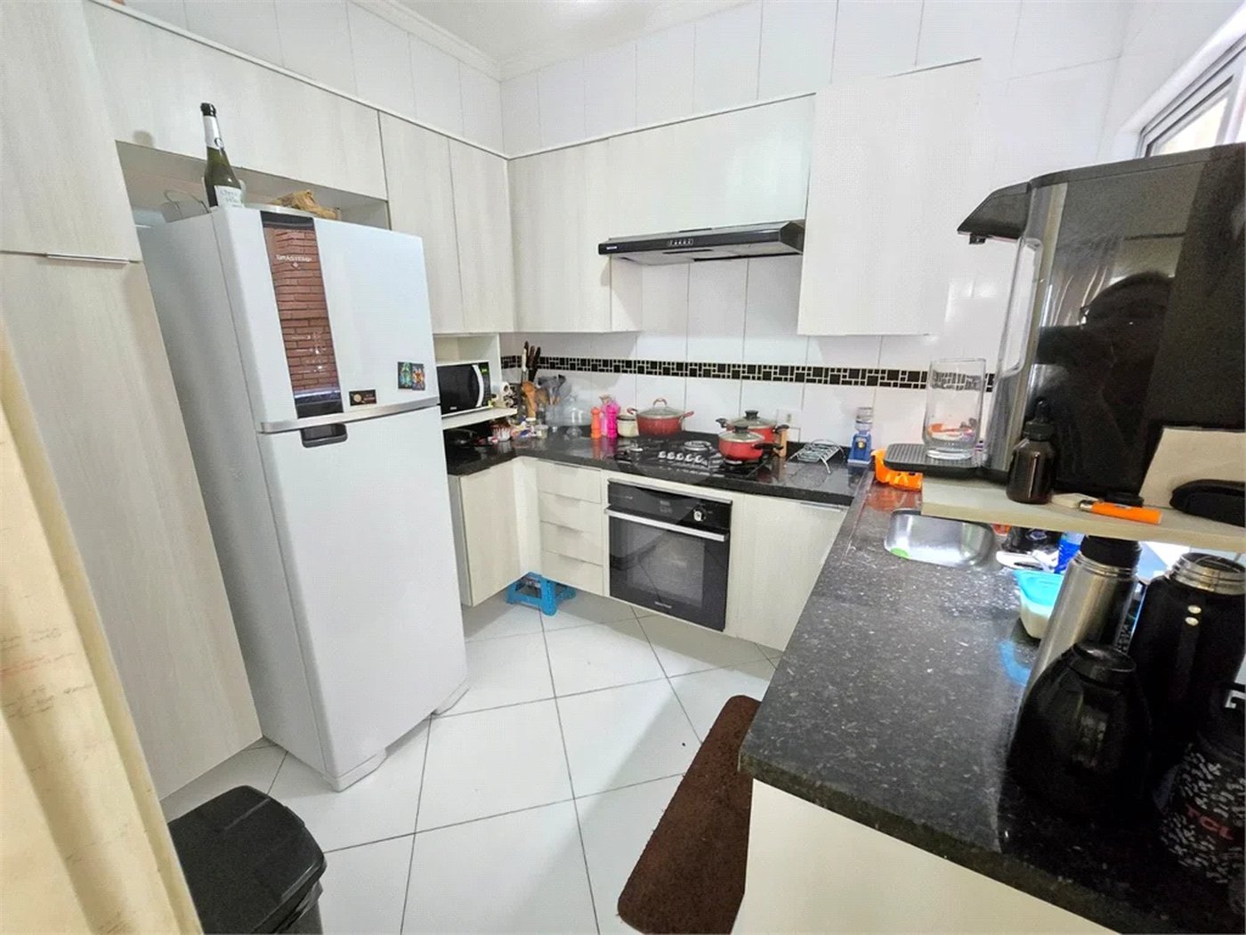 Casa à venda com 3 quartos, sendo 1 suíte, no condomínio Rafaela I, São Paulo - SP