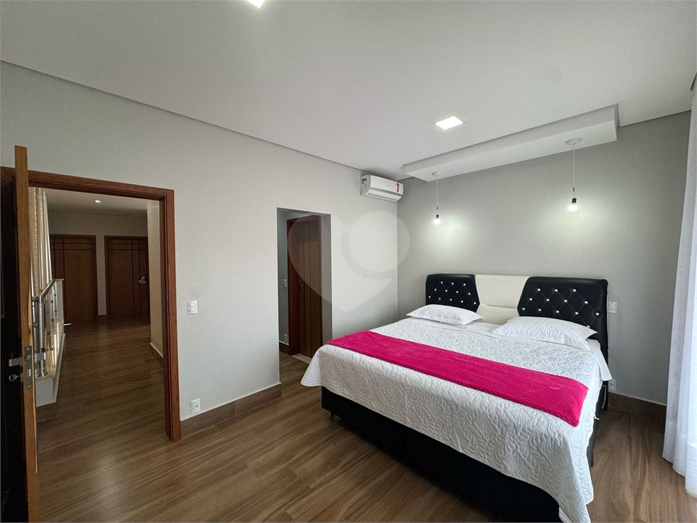 Casa à venda com 4 quartos, sendo 1 suíte,  no condomínio Condomíno Helena Maria, Sorocaba - SP