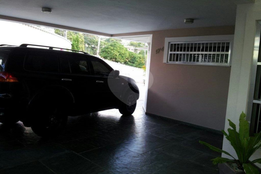 Casa à venda com 4 quartos, sendo 2 suítes, no condomínio Travessa Mário Antônio Correia,174, São Paulo - SP