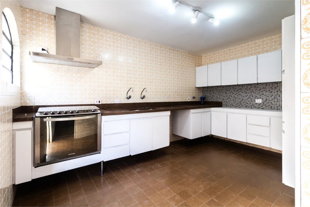 Sobrado à venda com 4 quartos, sendo 2 suítes,  em Alto de Pinheiros, São Paulo, SP