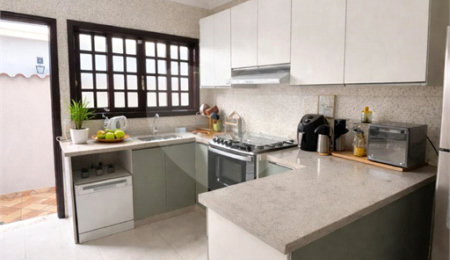 Casa à venda com 4 quartos, sendo 1 suíte,  em City Bussocaba, Osasco, SP