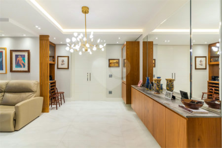 Apartamento à venda com 3 suítes em Vila Gumercindo, São Paulo, SP