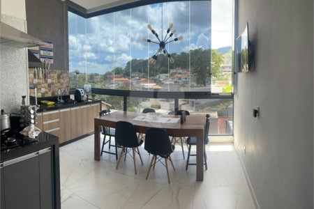 Sobrado à venda com 3 suítes em Jardim Maristela, Atibaia, SP