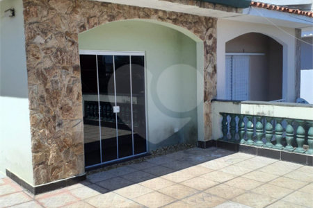 Sobrado à venda com 3 quartos em Parque Suzano, Suzano, SP