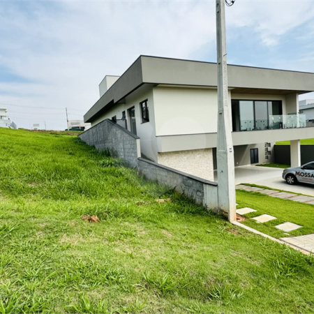 Casa à venda com 3 suítes no condomínio Santa Isabel I, Louveira - SP
