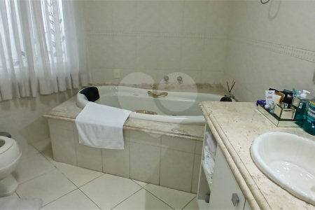 Casa à venda com 4 quartos, sendo 2 suítes, em Jardim Leonor Mendes de Barros, São Paulo, SP