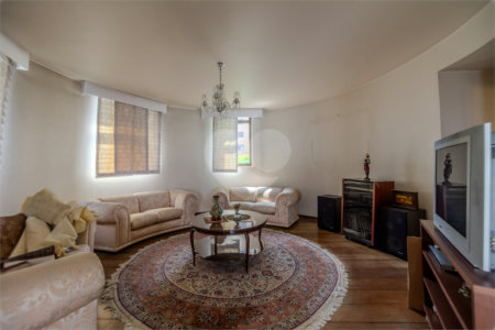 Apartamento à venda com 3 suítes em Moema, São Paulo, SP