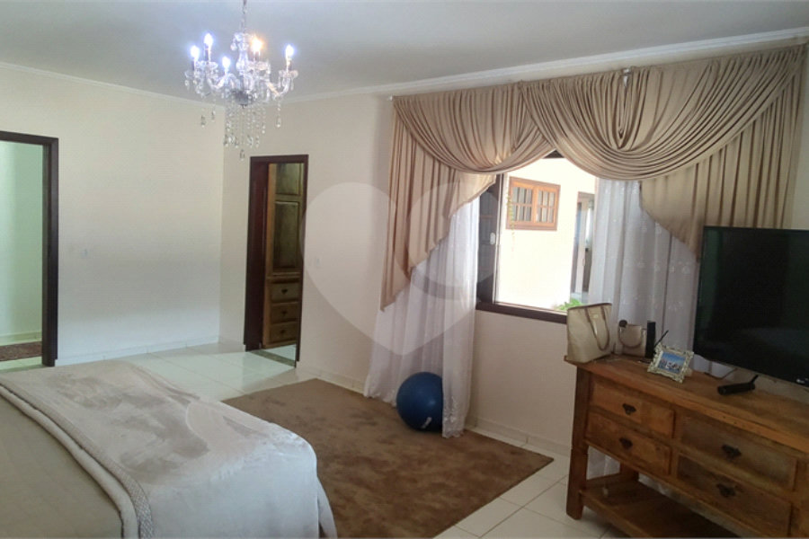 Casa à venda com 4 suítes no Centro, Extrema, MG