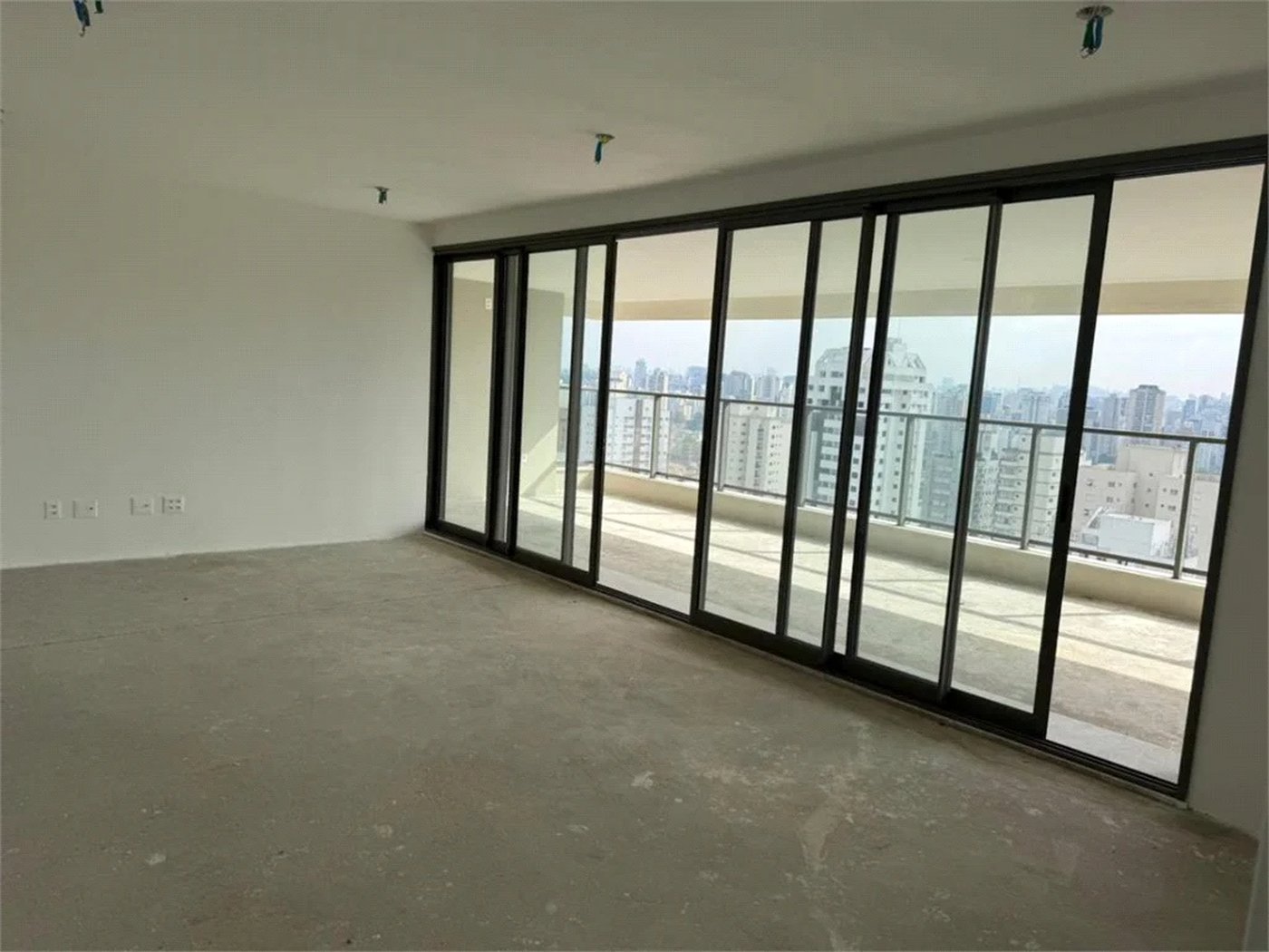 Apartamento à venda com 4 quartos, sendo 3 suítes, em Brooklin Paulista, São Paulo, SP